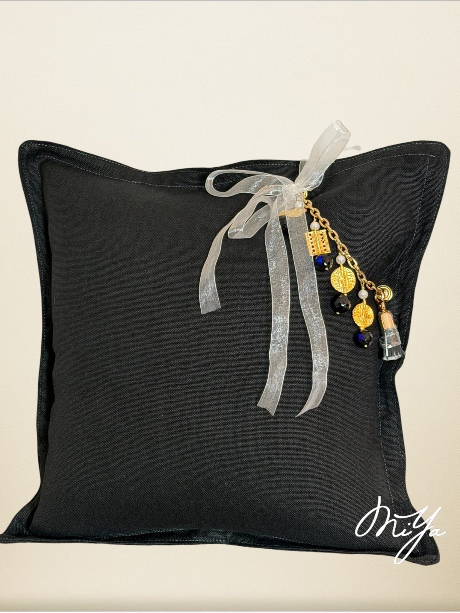 Coussin en lin noir – décoration bohème chic | SIERRA by MIYA - MIYA