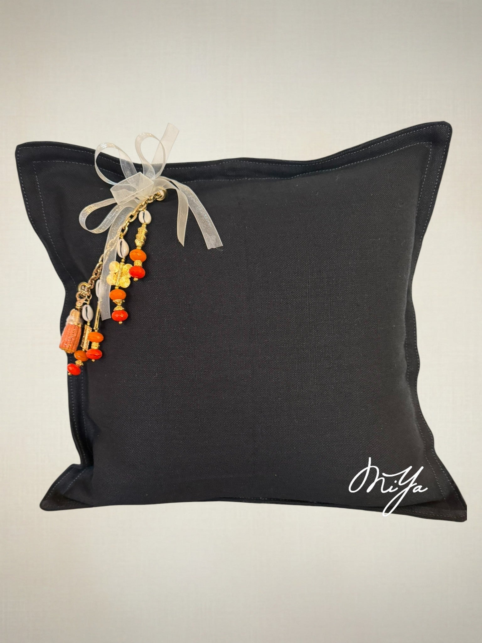 Coussin en lin noir Sierra | MIYA - MIYA