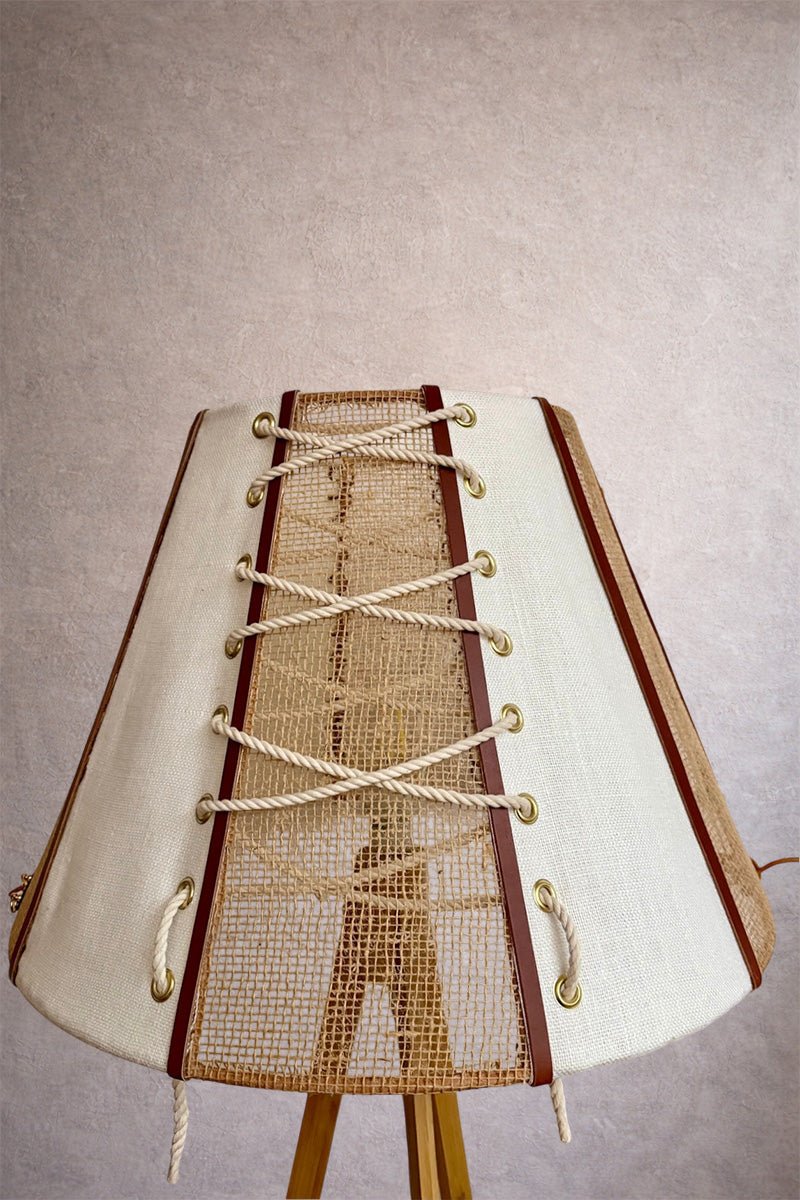 Lampadaire en tissu ajouré corseté – Bohème chic | SARAH - MIYA