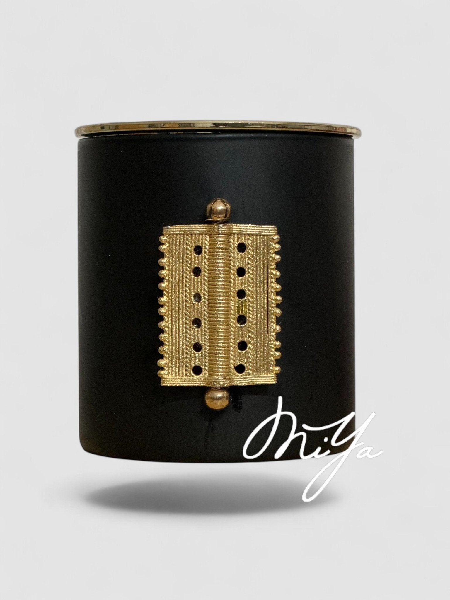 Bougie parfumée artisanale MIYA Nude Essence Black à la cire naturelle de soja  avec poids Baoulé.