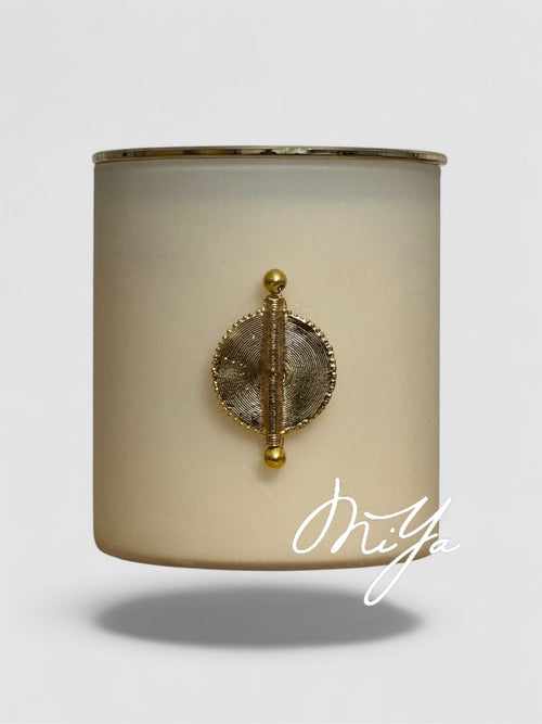 Bougie parfumée NUDE ESSENCE artisanale en cire de soja, design élégant et parfum subtil | MIYA