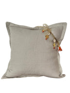 Coussin en lin artisanal MIYA, fabriqué en lin belge, avec pampille exclusive | MIYA