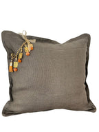 Coussin en lin MIYA artisanal, lin belge de qualité avec pampille décorative unique | MIYA