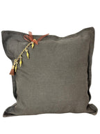 Coussin en lin MIYA artisanal, lin belge de qualité avec pampille décorative unique | MIYA