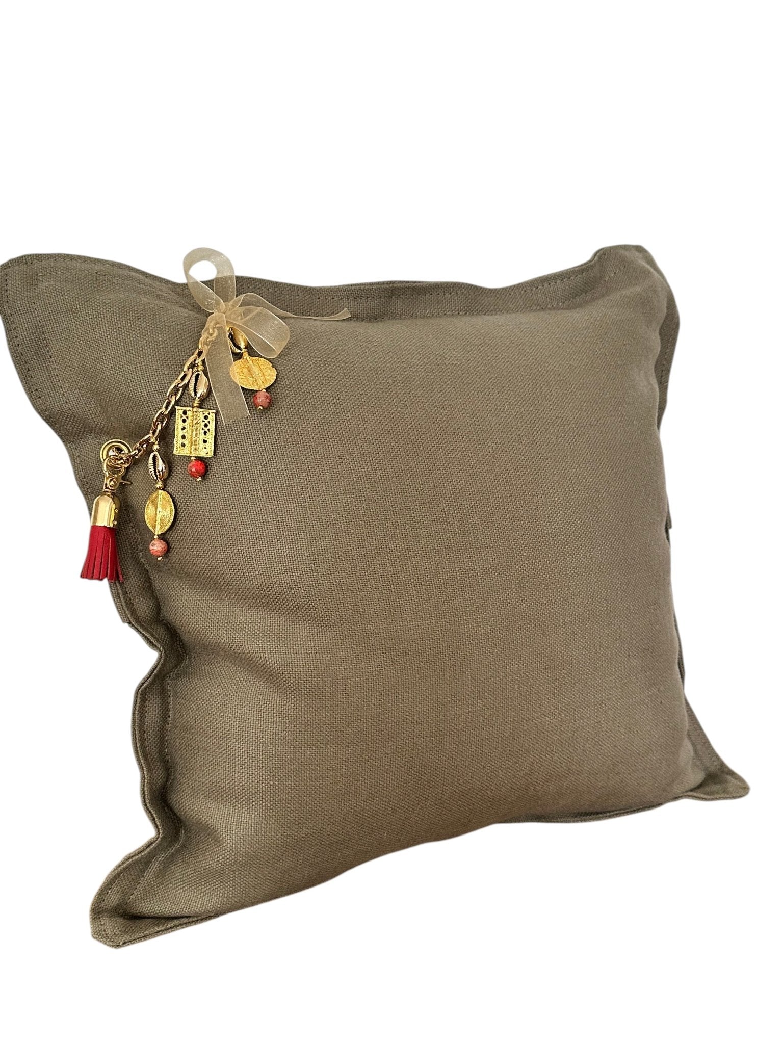 Coussin en lin MIYA, design moderne, confection artisanale et pampille décorative | MIYA