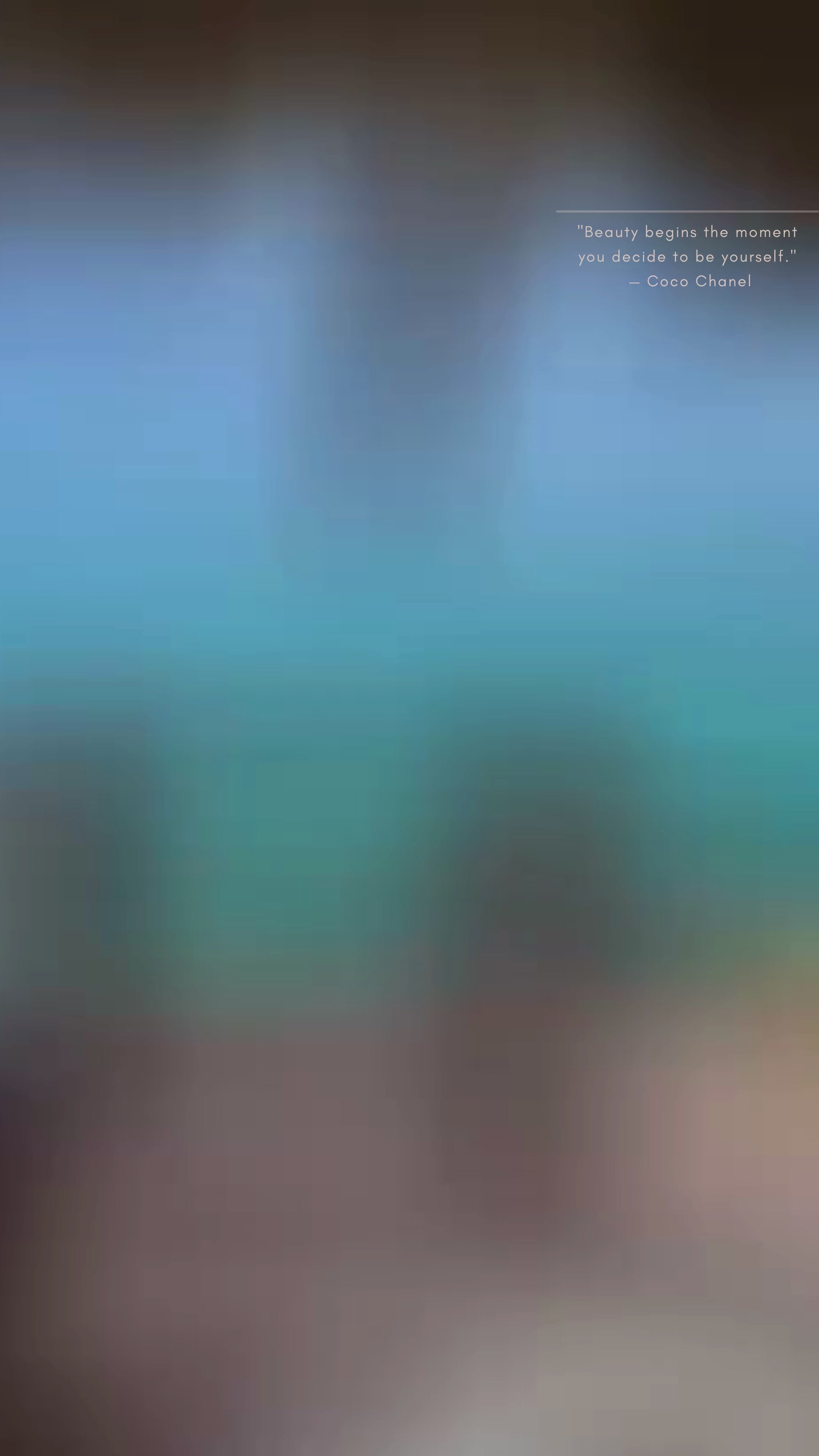 Video d'une falaise à Negril, coussins en lin posés surles fauteuils avant l'apreo -MIYA